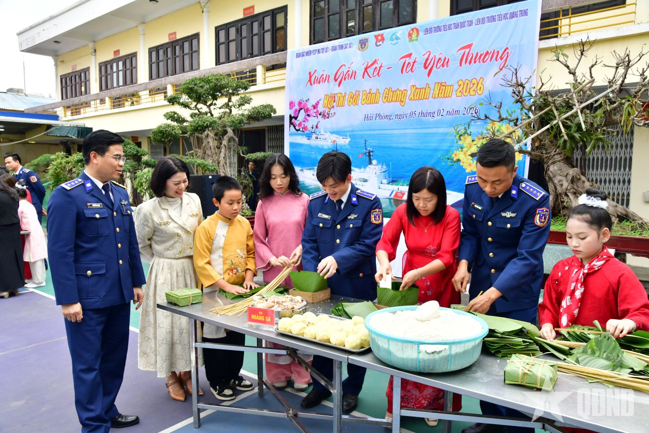 Đón Tết chu đáo, nghĩa tình, sẵn sàng chiến đấu cao